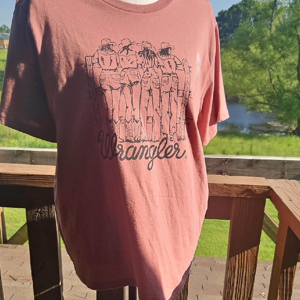 Wrangler Graphic T-Shirt in Pink/Peach NWT